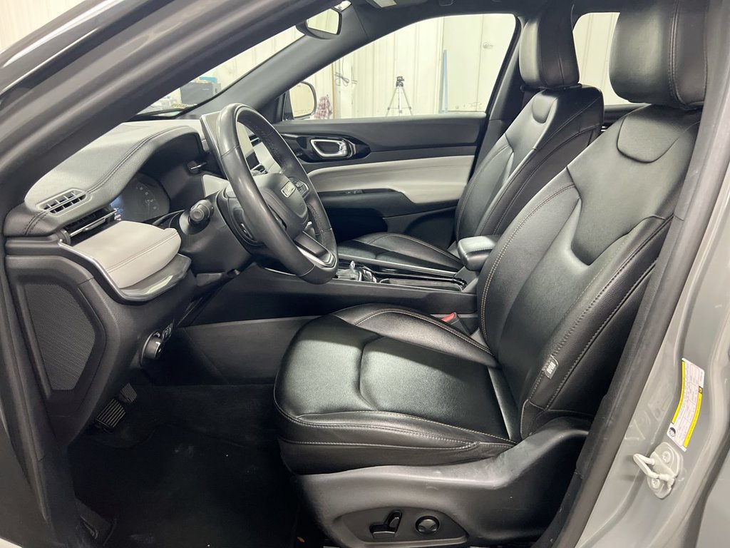 Used 2023 Jeep Compass Limited AWD/4WD image 19