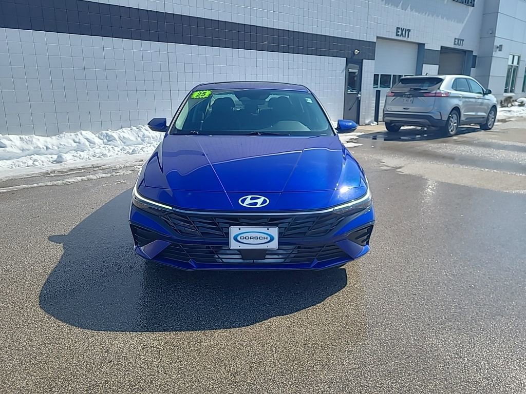 Used 2025 Hyundai Elantra Limited image 9