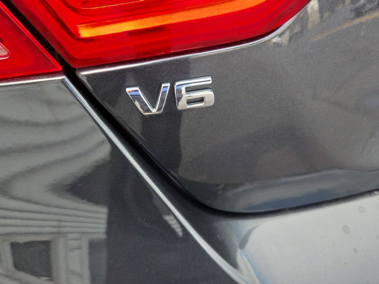 Used 2019 Chevrolet Impala LT FWD image 3
