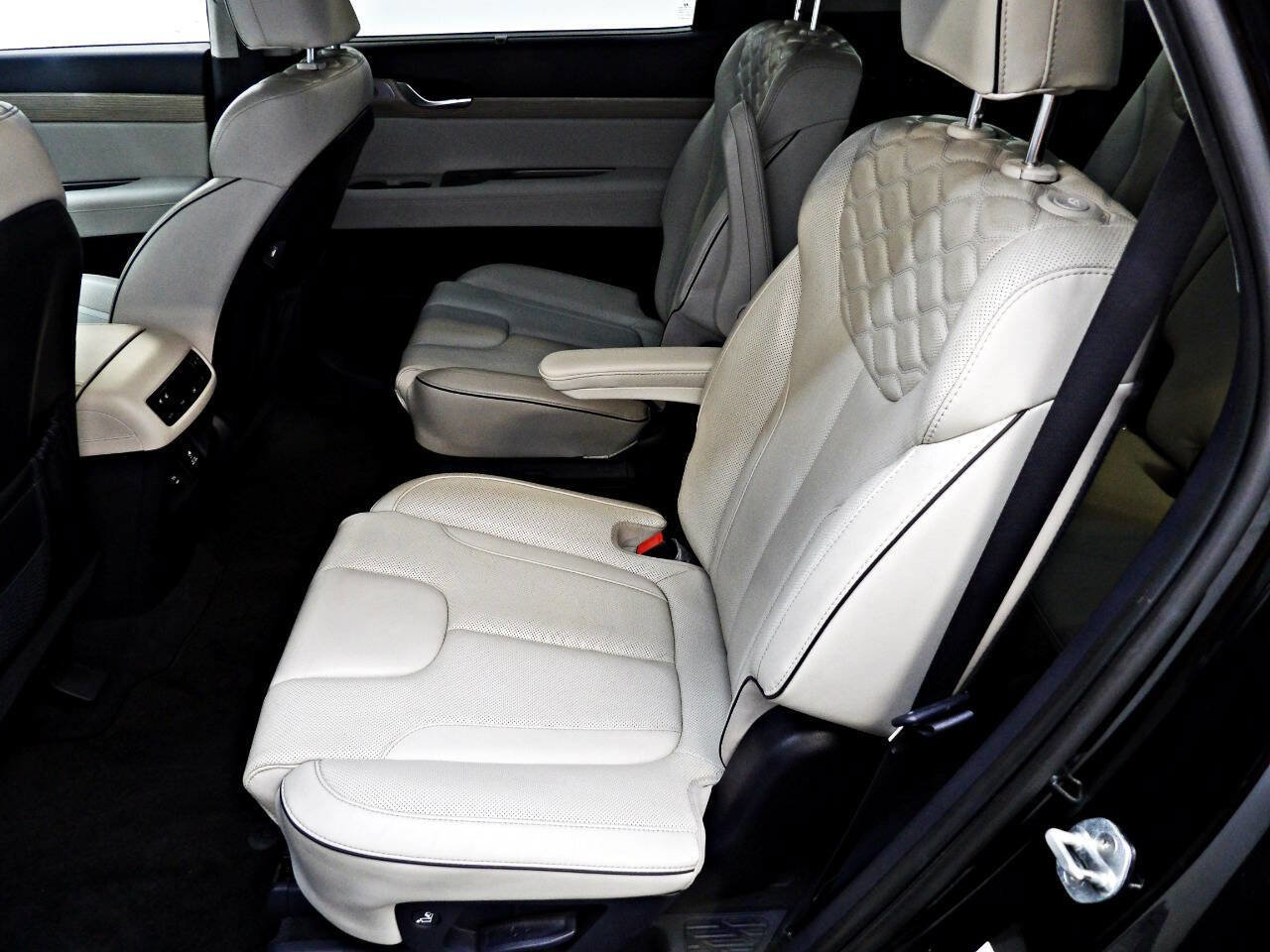 Used 2022 Hyundai Palisade Limited w/ Cargo Package image 10