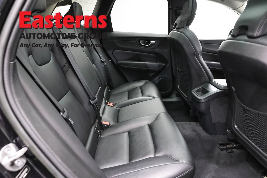 Used 2023 Volvo XC60 B5 Core FWD image 22