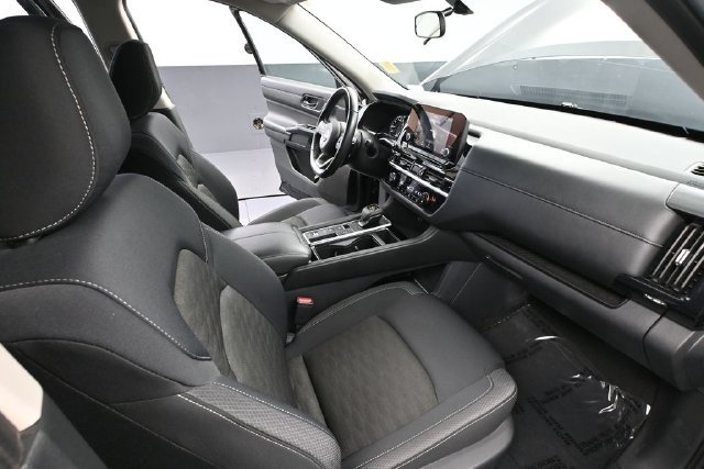 Used 2024 Nissan Pathfinder SV FWD image 41