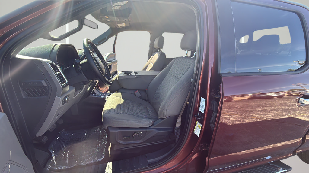 Used 2015 Ford F150 XLT w/ Equipment Group 302A Luxury AWD/4WD image 31