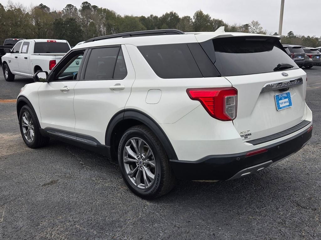 Used 2022 Ford Explorer XLT w/ Equipment Group 202A image 8