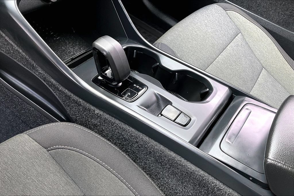 Certified 2024 Volvo XC40 B5 Core AWD/4WD image 19