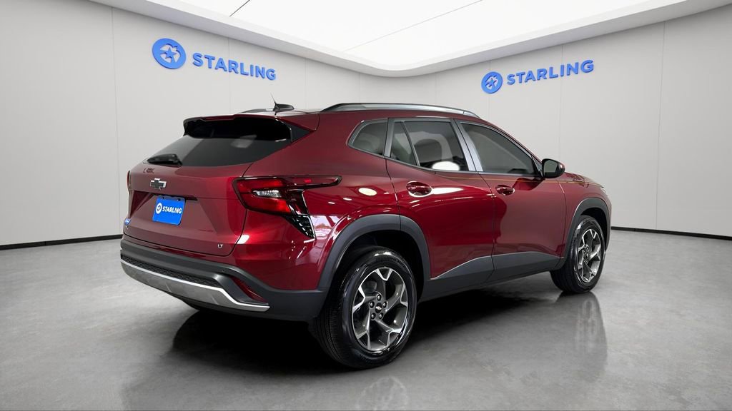 Certified 2025 Chevrolet Trax LT w/ Driver Confidence Package image 9