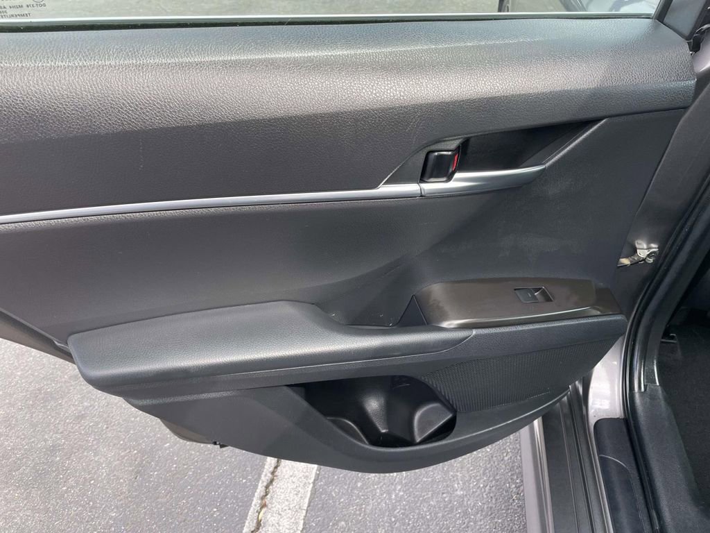 Used 2021 Toyota Camry SE image 22