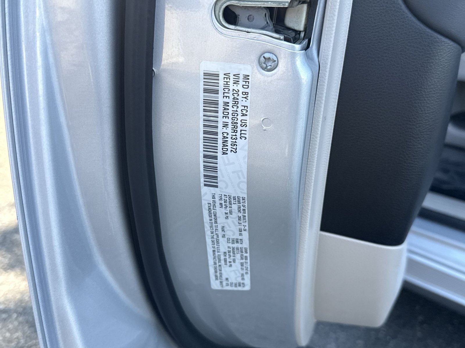 Used 2024 Chrysler Pacifica Limited FWD image 30