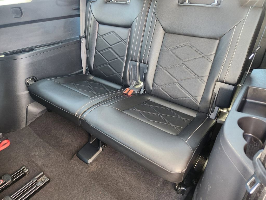 Used 2025 Volkswagen Atlas SE image 19