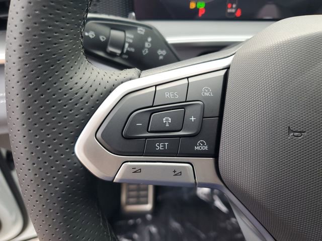 New 2026 Volkswagen Tiguan SE R-Line FWD image 19