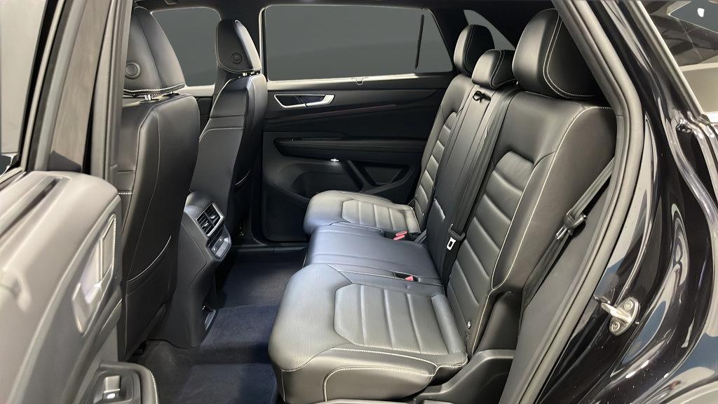 Used 2024 Volkswagen Atlas Cross Sport SEL R-Line AWD/4WD image 24
