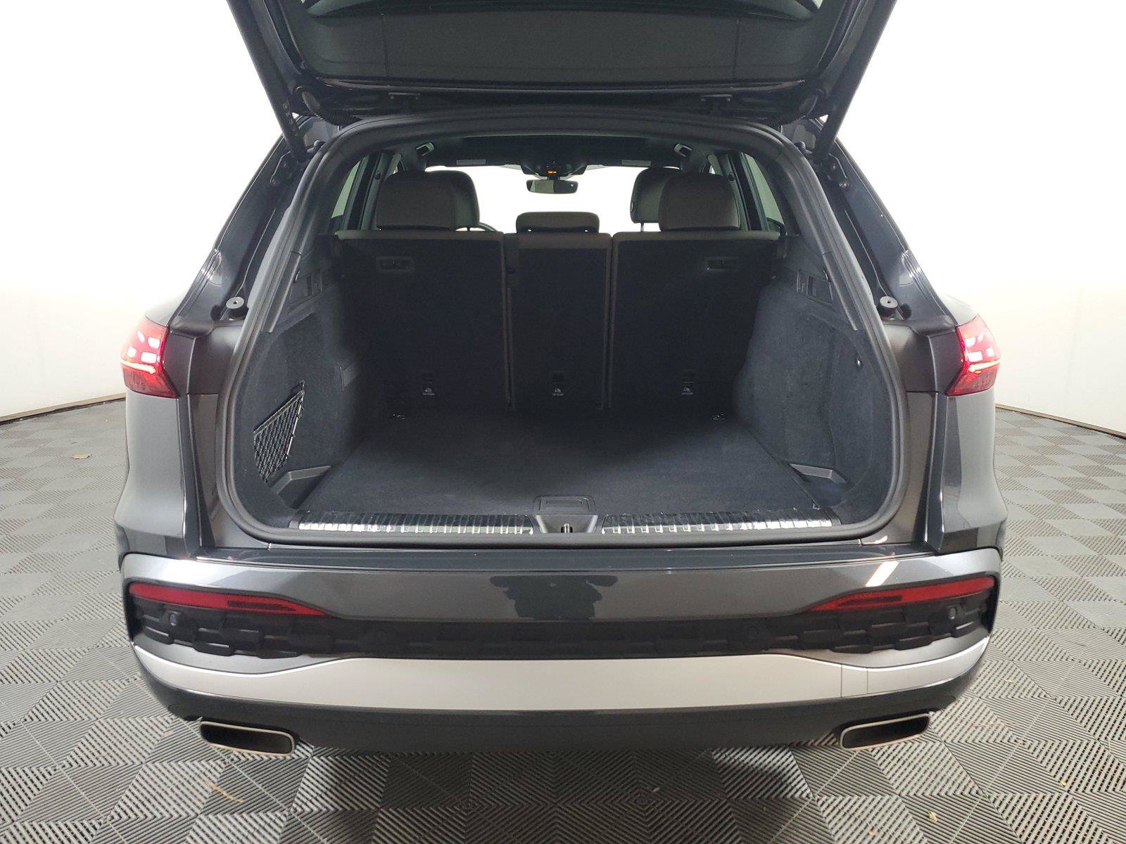 Certified 2025 Audi Q5 Premium w/ Convenience Package AWD/4WD image 9