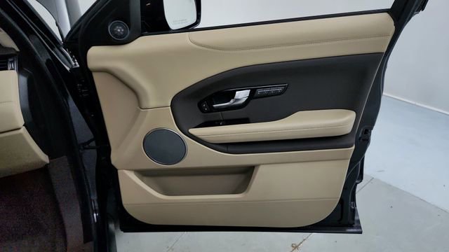 Used 2018 Land Rover Range Rover Evoque SE Premium image 23