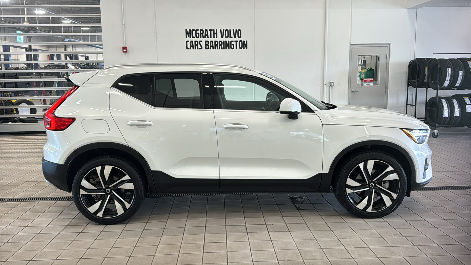 Used 2023 Volvo XC40 B5 Ultimate w/ Protection Package Premier AWD/4WD image 4