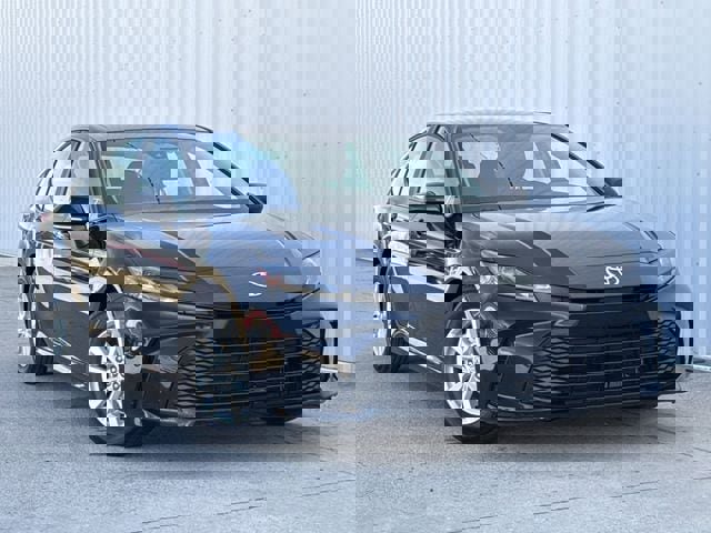 Used 2025 Toyota Camry LE image 2