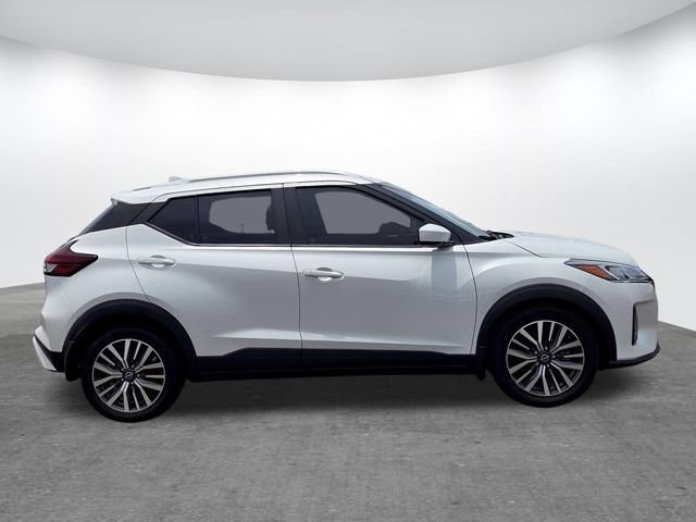 Used 2022 Nissan Kicks SV FWD image 3