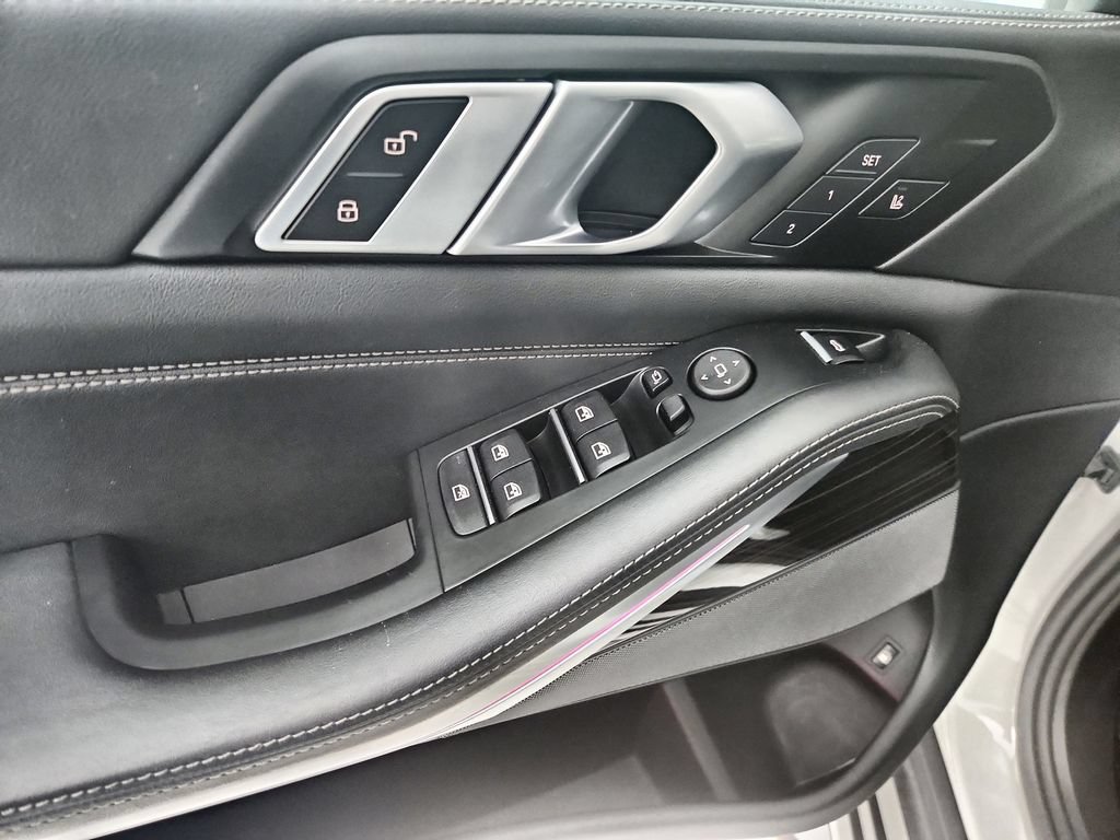 Used 2025 BMW X5 xDrive50e AWD/4WD image 22