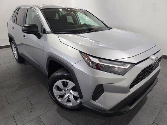 Used 2025 Toyota RAV4 LE AWD/4WD image 7