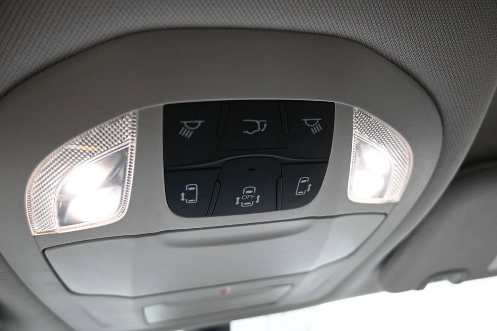 Used 2023 Chrysler Pacifica Touring-L FWD image 21