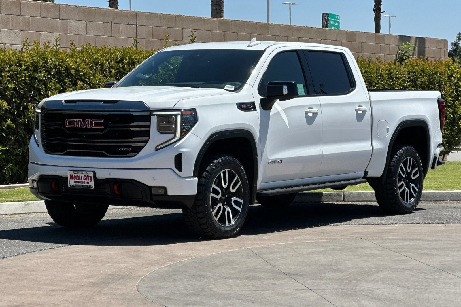 Certified 2023 GMC Sierra 1500 AT4 w/ AT4 Premium Package AWD/4WD image 8