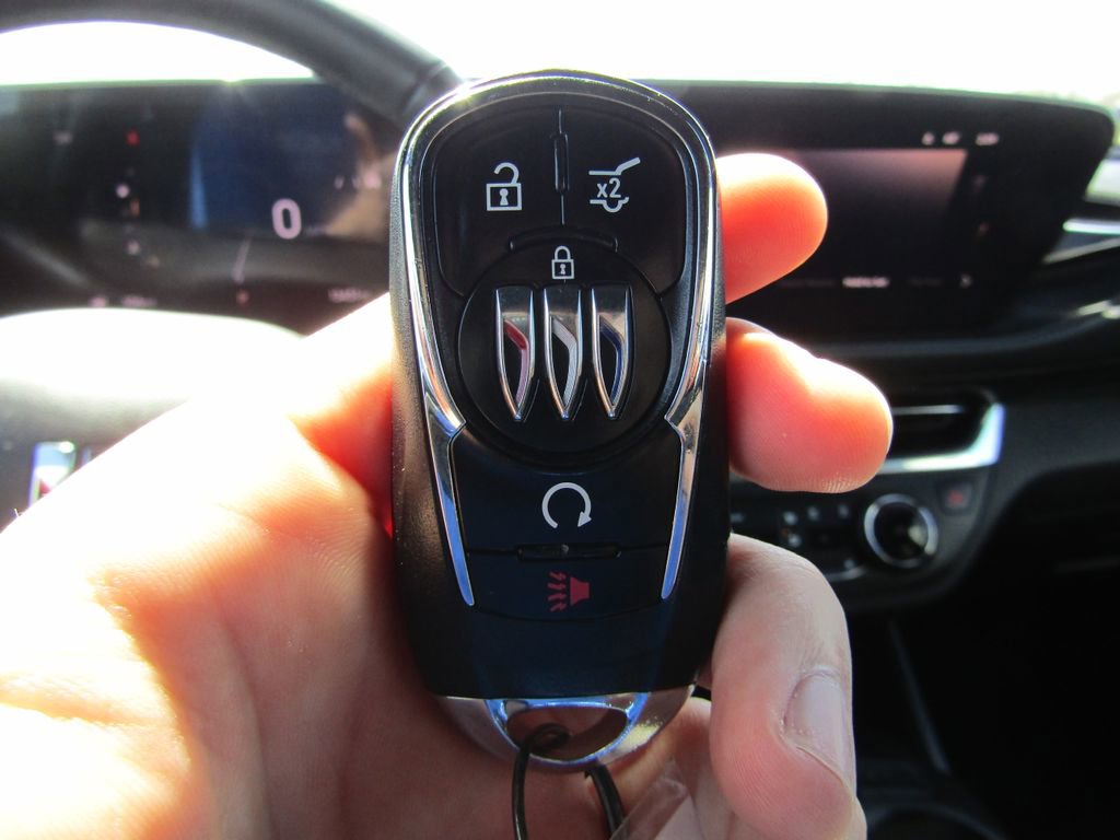 Used 2025 Buick Envista Preferred w/ Convenience I Package image 39