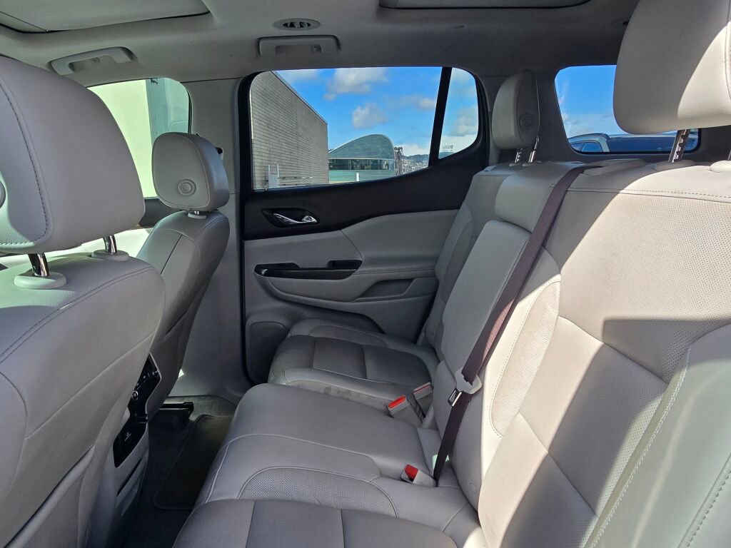 Used 2017 GMC Acadia SLT image 16