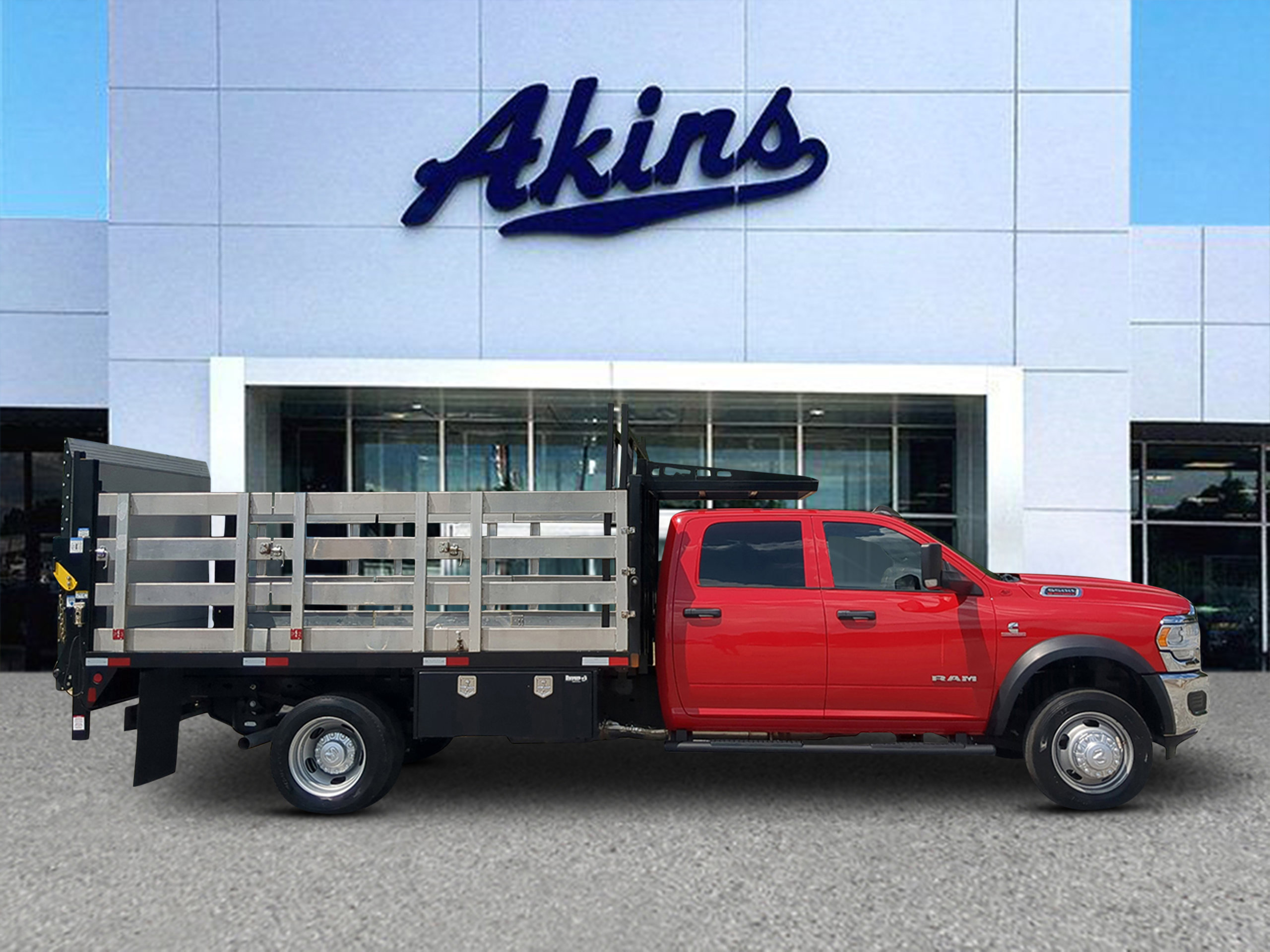 Used 2022 RAM 5500 Tradesman w/ Chrome Appearance Group RWD image 1