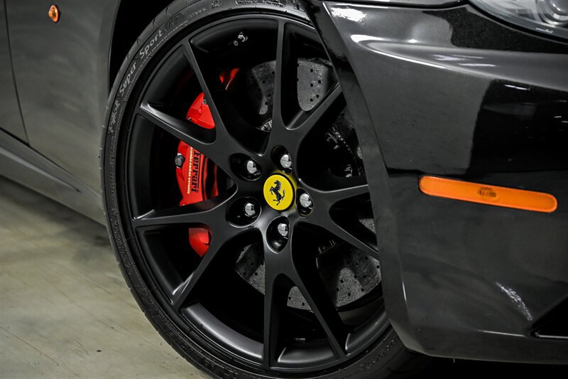 Used 2010 Ferrari California RWD image 4