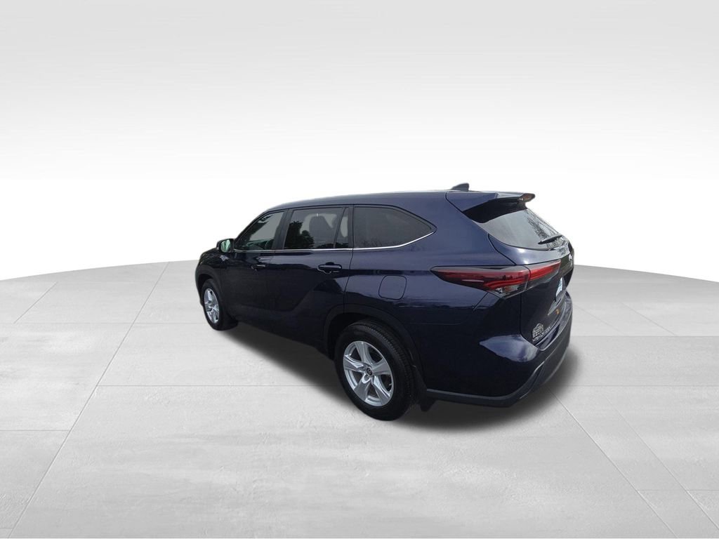 Used 2024 Toyota Highlander LE image 13