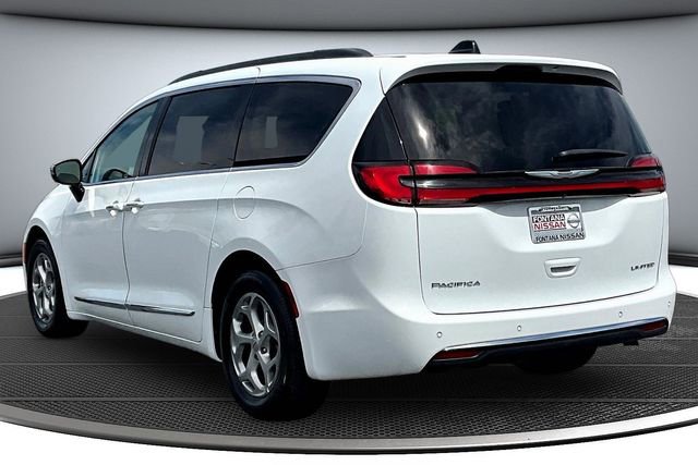 Used 2023 Chrysler Pacifica Limited image 4