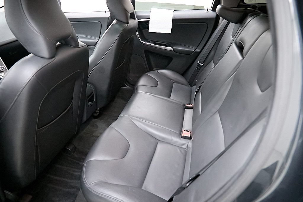 Used 2015 Volvo XC60 T6 w/ Proximity Package AWD/4WD image 22