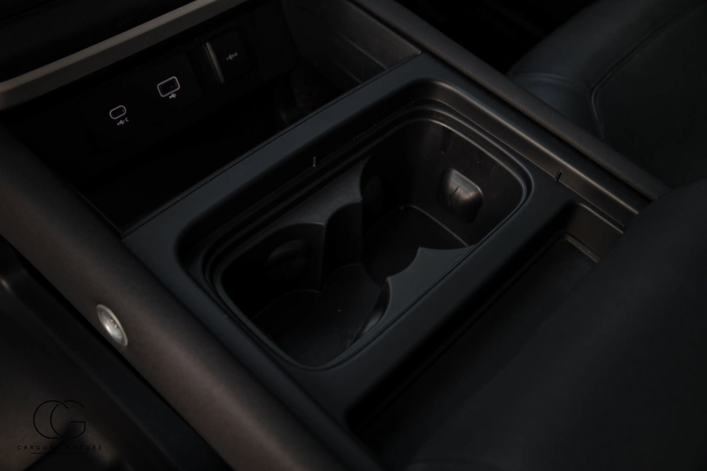 Used 2022 Land Rover Defender 110 SE image 28