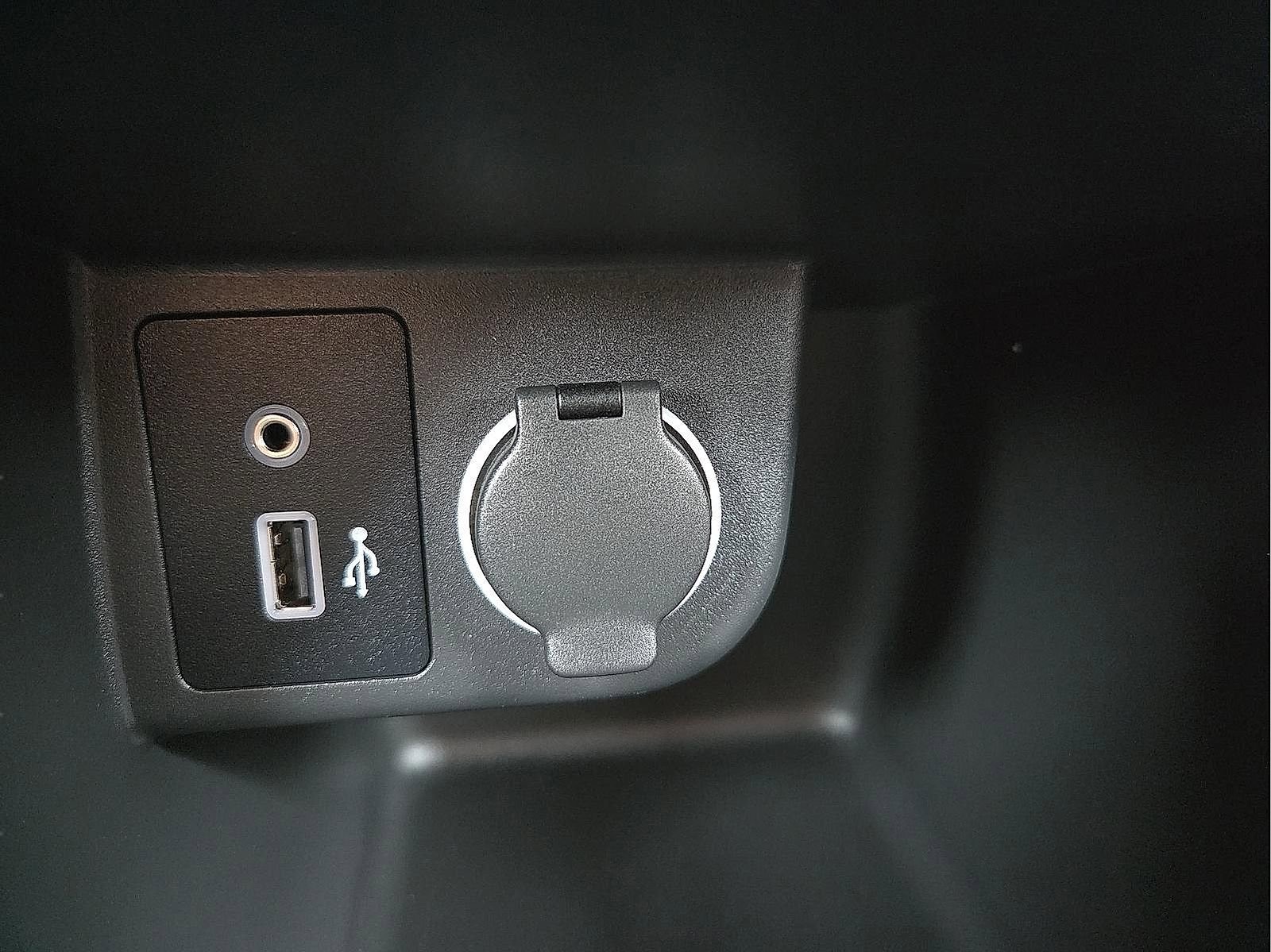 Used 2023 Nissan Kicks S FWD image 19