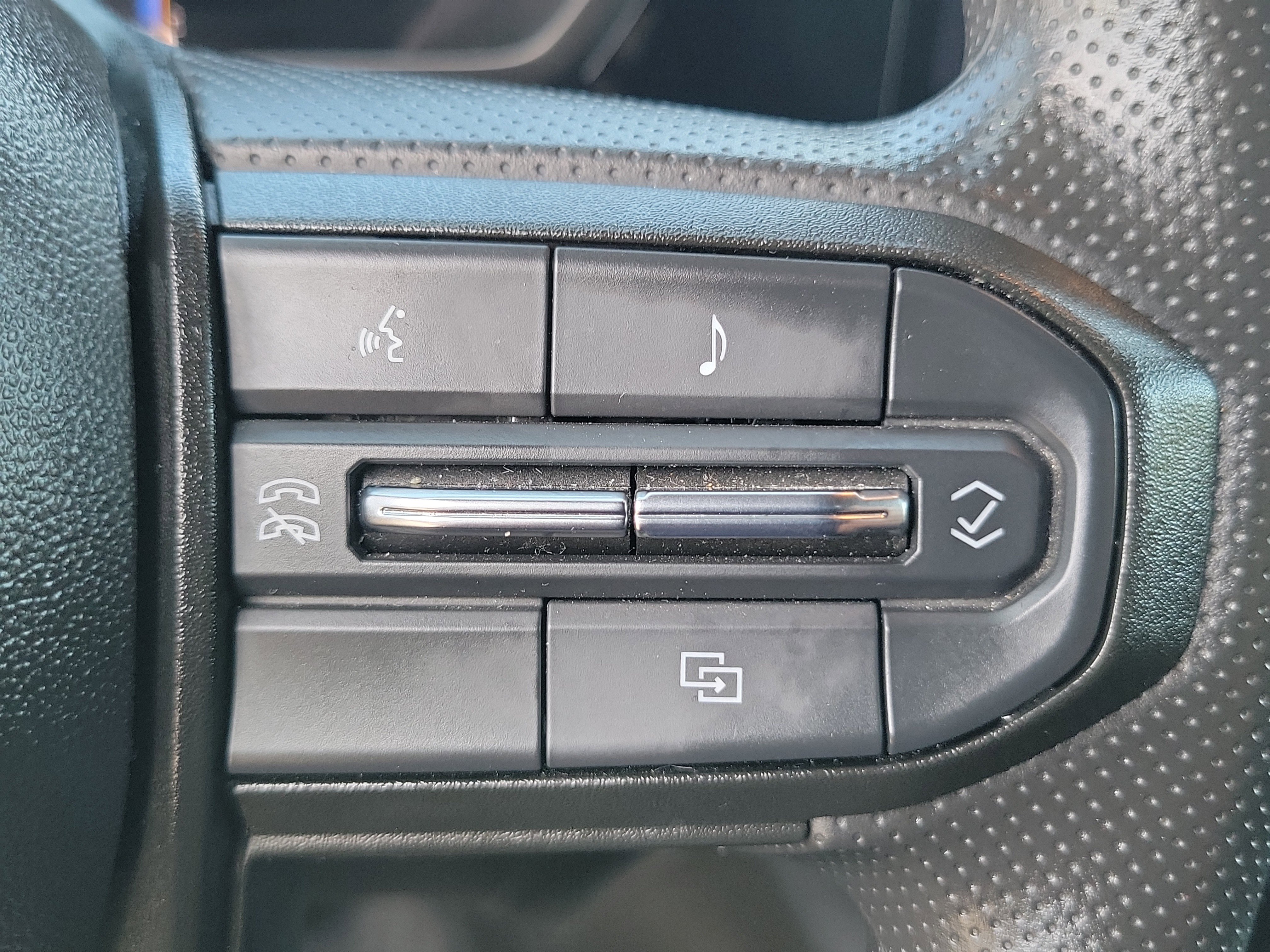 Used 2023 Chevrolet Colorado Trail Boss w/ Advanced Trailering Package AWD/4WD image 10