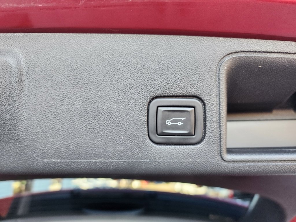 Used 2023 GMC Terrain SLE w/ Driver Convenience Package image 12