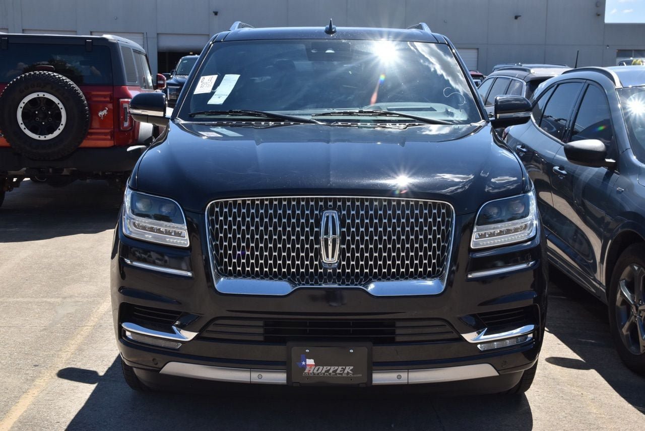 Used 2021 Lincoln Navigator Reserve w/ Luxury Package AWD/4WD image 3