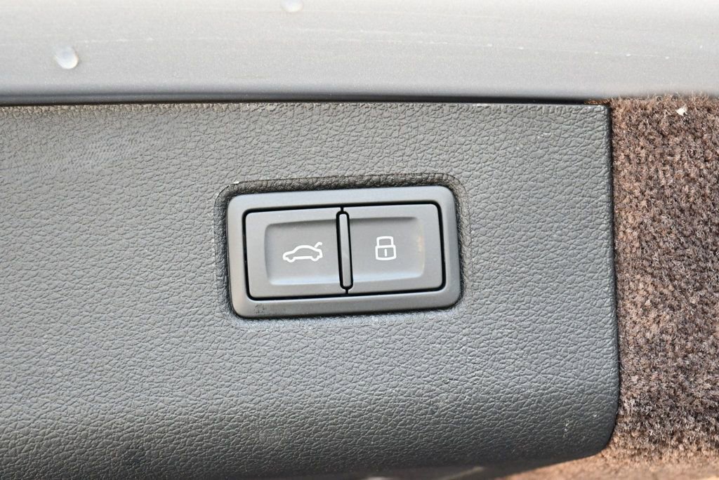 Used 2023 Bentley Bentayga Extended Wheelbase AWD/4WD image 21