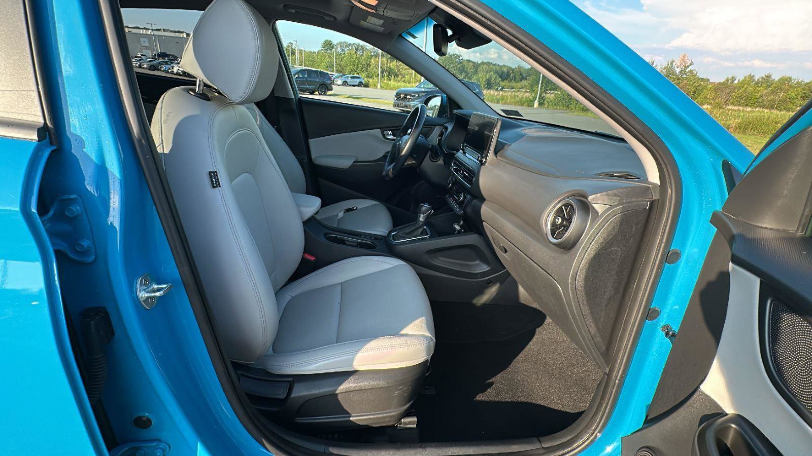 Certified 2022 Hyundai Kona Limited w/ Cargo Package image 18