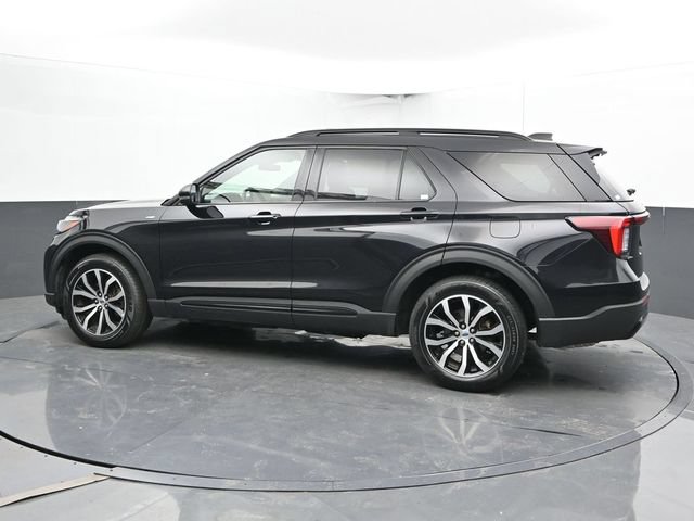 Used 2025 Ford Explorer ST-Line AWD/4WD image 9