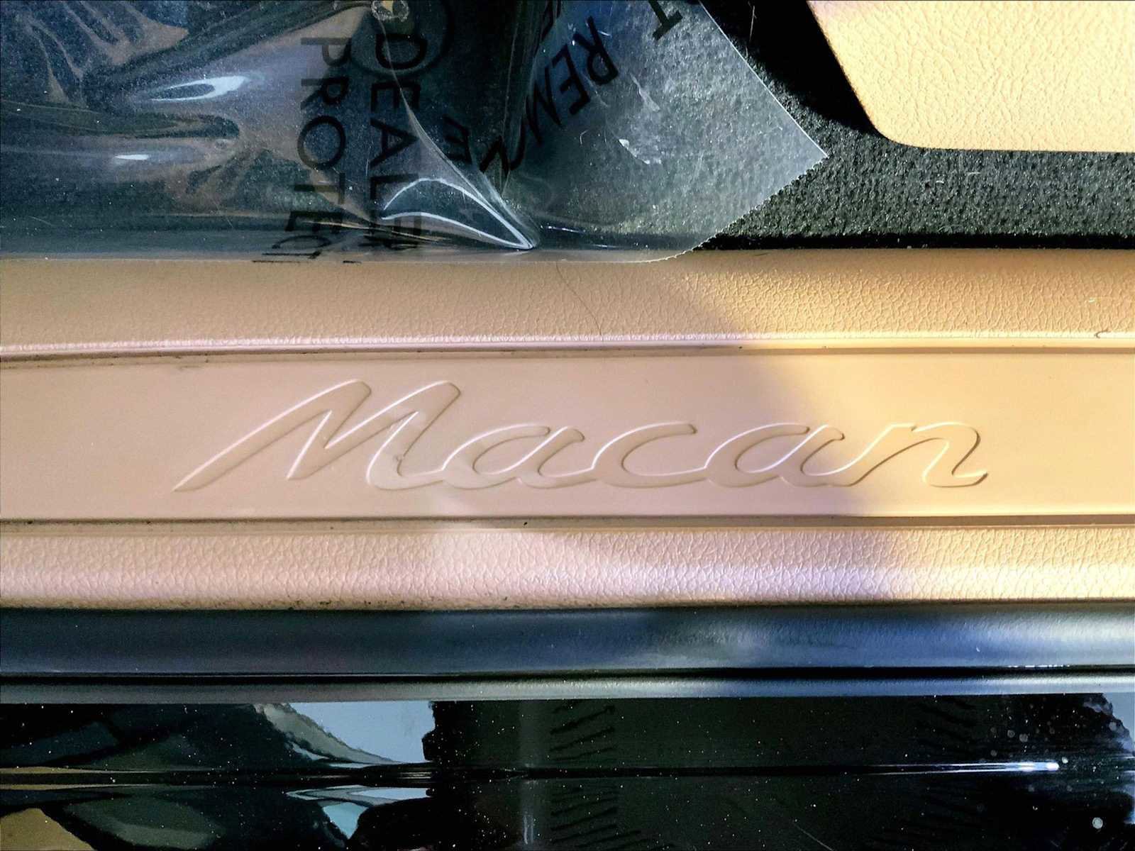 Certified 2023 Porsche Macan image 19