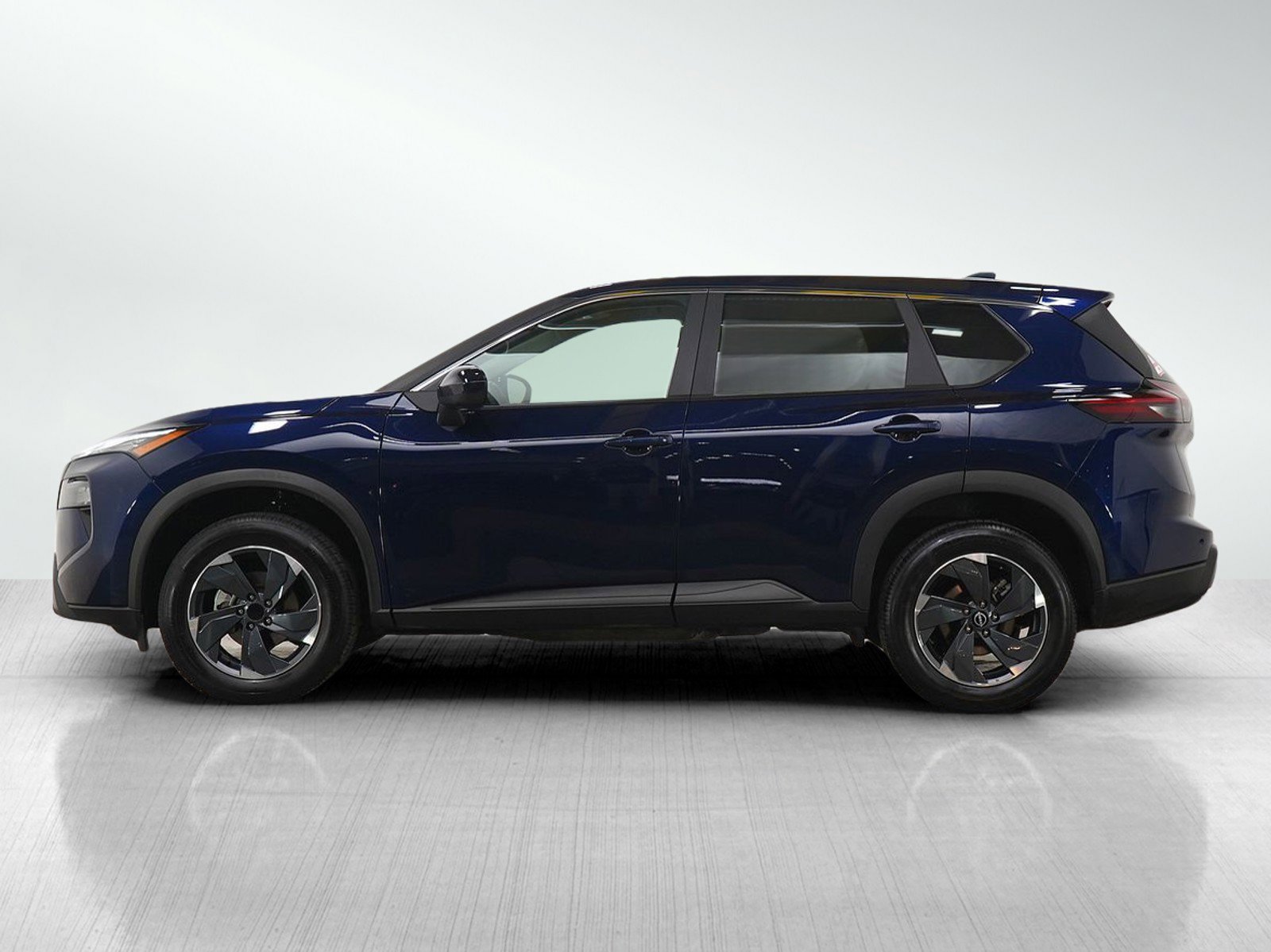 Used 2025 Nissan Rogue SV image 2