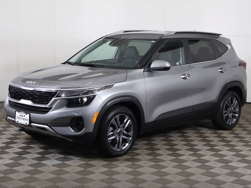 Used 2023 Kia Seltos S w/ Navigation Package image 7