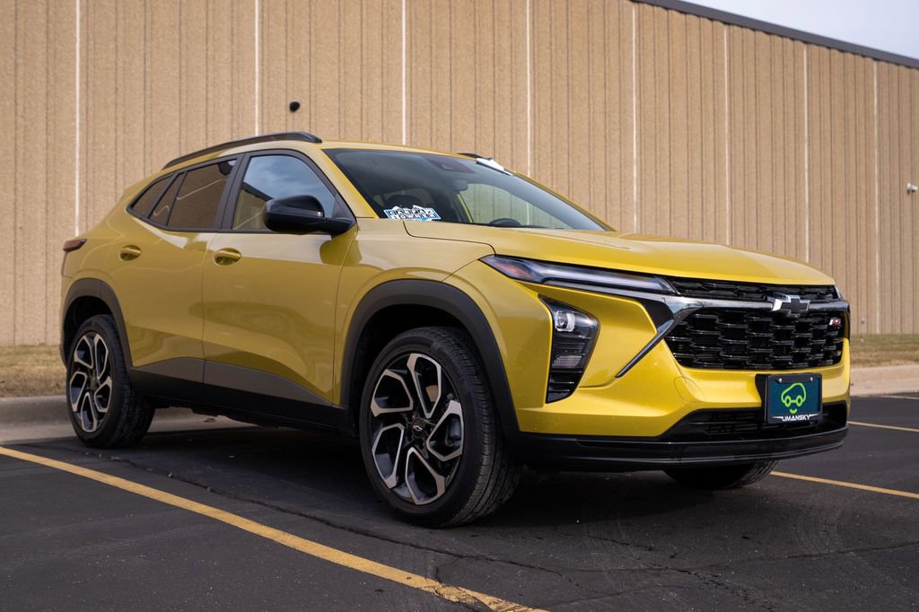 Used 2025 Chevrolet Trax RS w/ Driver Confidence Package image 2