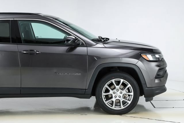 Used 2022 Jeep Compass Latitude AWD/4WD image 16