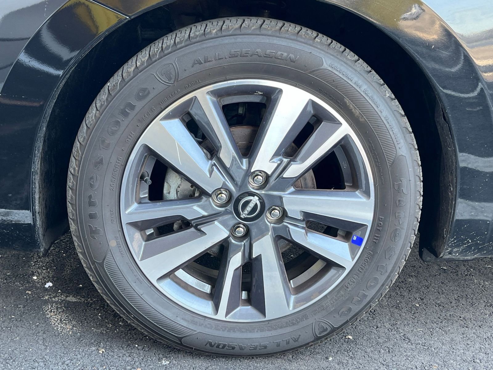 Used 2025 Nissan Versa SV image 27