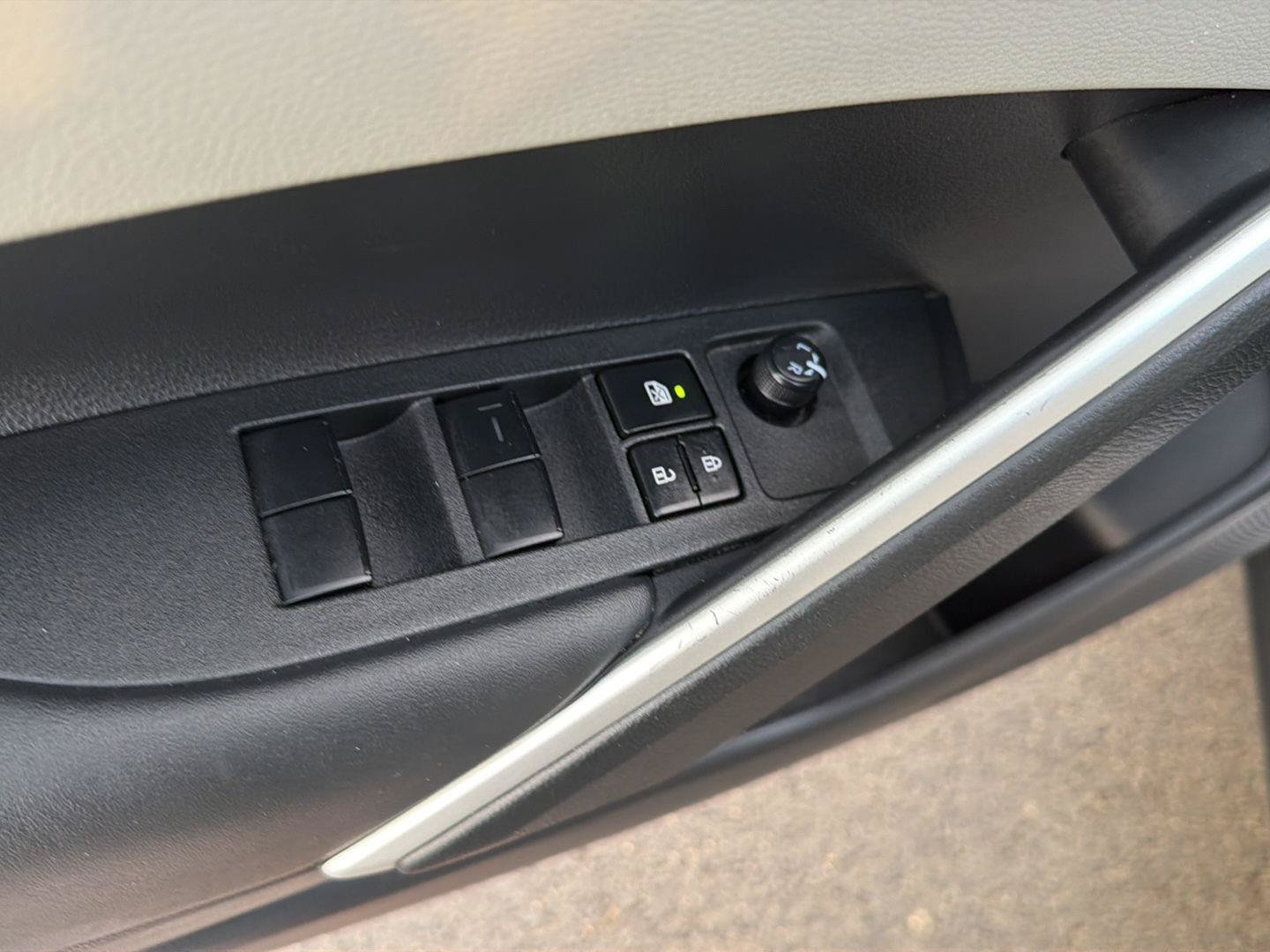 Certified 2026 Toyota Corolla Cross L FWD image 31