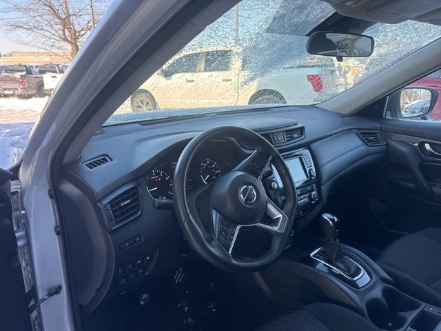 Used 2020 Nissan Rogue SV image 9