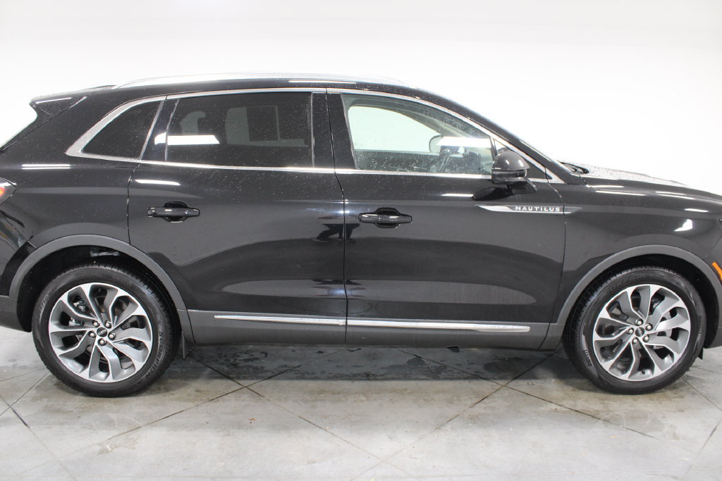 Used 2023 Lincoln Nautilus Reserve AWD/4WD image 11