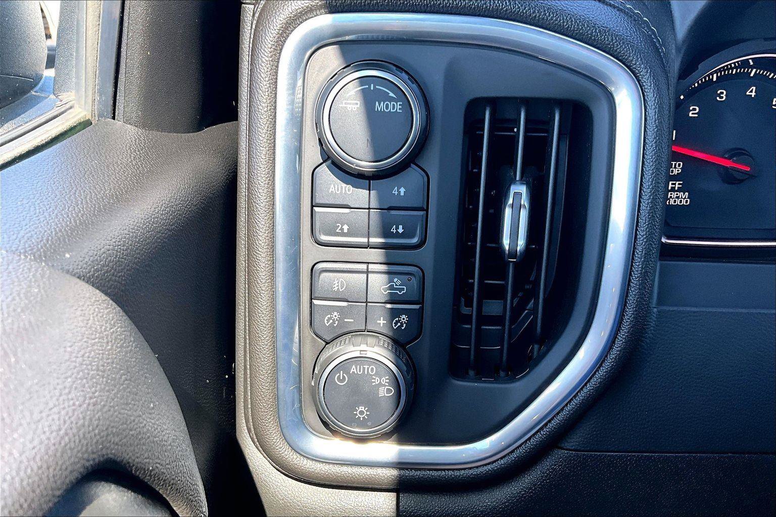 Used 2020 Chevrolet Silverado 1500 RST AWD/4WD image 38