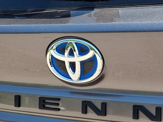 Used 2021 Toyota Sienna XLE FWD image 34